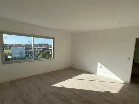 Casa en Venta con 4 cocheras