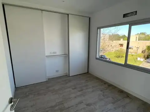 Casa 5 ambientes con 4 baños