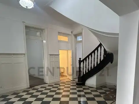 PROPIEDAD, PH CON ENTRADA INDEPENDIENTE CADA UNO Y SUBDIVIDIDOS