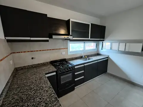 MUY LINDO DUPLEX A DOS CUADRAS CENTRO CARAPACHAY