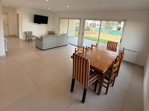 Casa en Venta en Pilar del Este - Santa Elena, USD 180.000