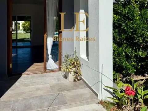 Casa en Venta con 4 cocheras