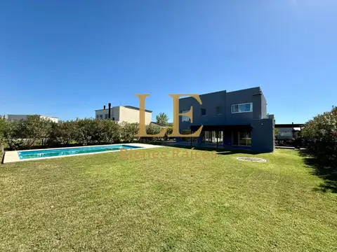 Casa en Venta en El Canton, USD 298.000