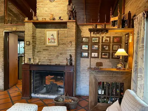 Casa en Venta con 2 cocheras