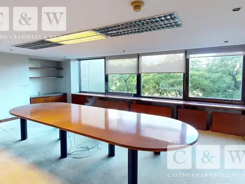 Oficina en Alquiler con 3 cocheras