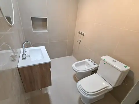 CASA NUEVA 2 DORMITORIOS COCHERA y GRAN TERRENO