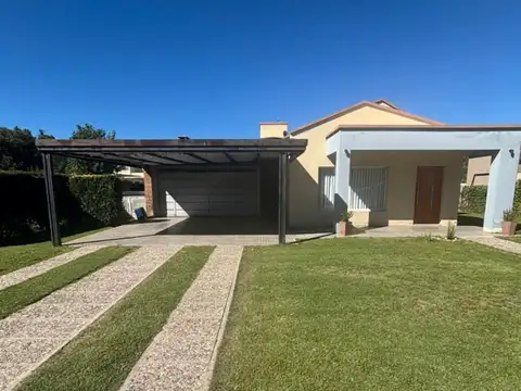 CASA EN VENTA BARRIO PRIVADO