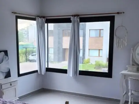Casa en Alquiler Temporal con 4 cocheras