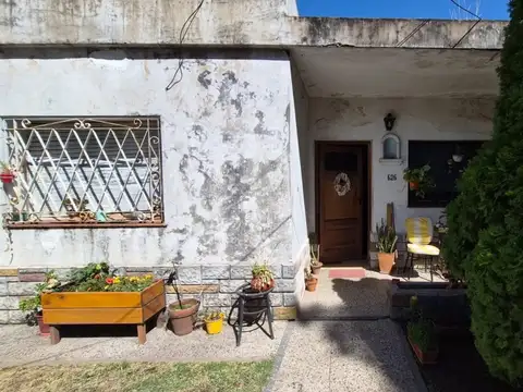 OPORTUNIDAD: Casa en Lote Propio a Reciclar - Ideal Inversor