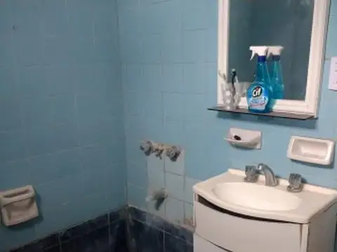 OPORTUNIDAD! RETASADO AMPLIO DEPARTAMENTO CENTRICO