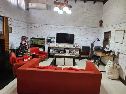 Chalet en alquiler c/ cochera en Muñiz