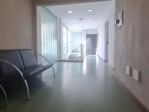 Oficina en Venta con 5 cocheras