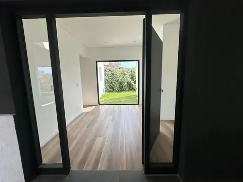 Casa en Alquiler en Haras Santa Maria, USD 1.800