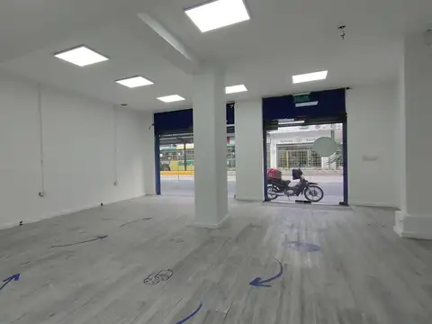 Local Comercial 150 MT SOBRE AV LA PLATA
