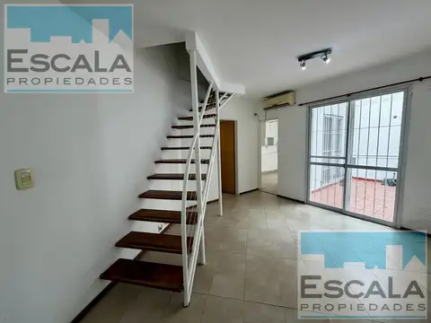 CASA INTERNA DE PASILLO CON DOS DORMITORIOS Y PATIO - BARRIO ARROYITO