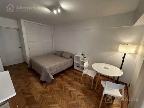 Callao  al 200 entre Sarmiento y Juan Domingo Peron.