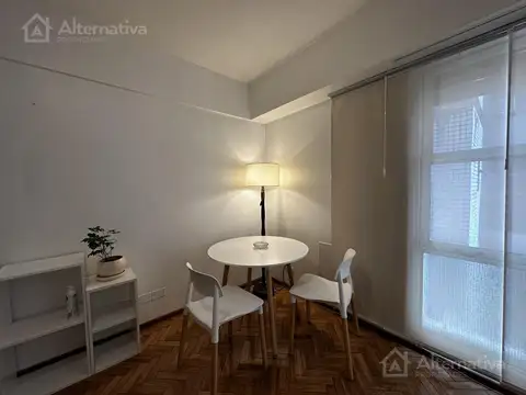 Callao  al 200 entre Sarmiento y Juan Domingo Peron.