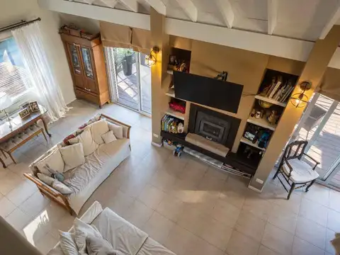 Casa 4 ambientes con 2 baños