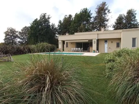 Casa en Venta con 2 cocheras