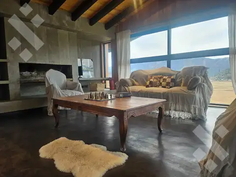 Casa 7 ambientes con 2 baños