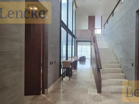 Casa en Venta en Albanueva, USD 2.200.000