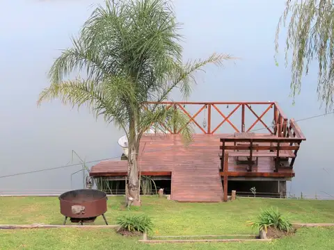 Casa en Alquiler con 2 cocheras