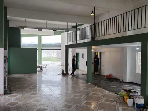 Oficina 6 ambientes con 4 baños