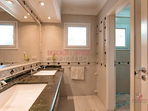 Casa 4 ambientes con 4 baños