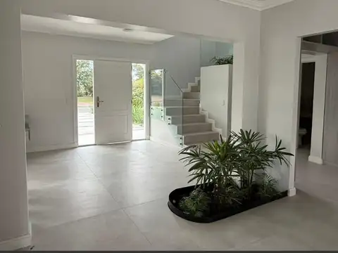 Casa 4 ambientes con 3 baños