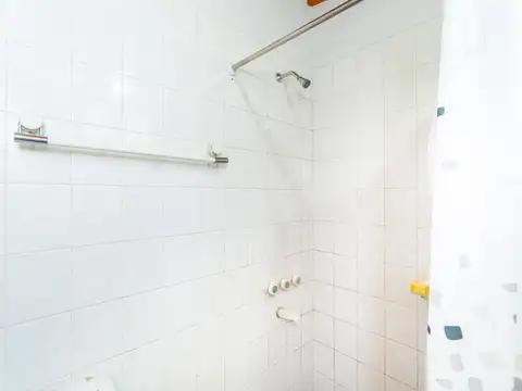 VENTA casa de altos en Barrio Napostá. A minutos a pie del centro de Bahía Blanca