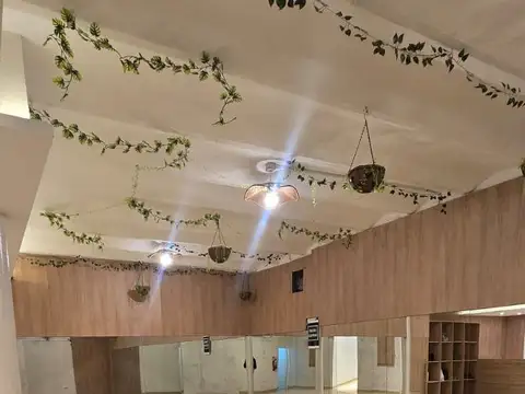 Venta de salón equipado