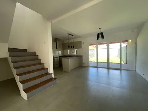 Casa 3 ambientes con 2 baños