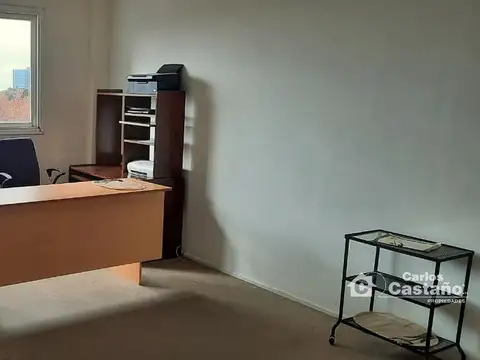 Exc. oficina  con vista al rió. Excelente oportunidad para inversionistas.
