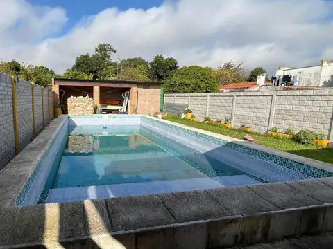 Casa en Venta con 2 cocheras