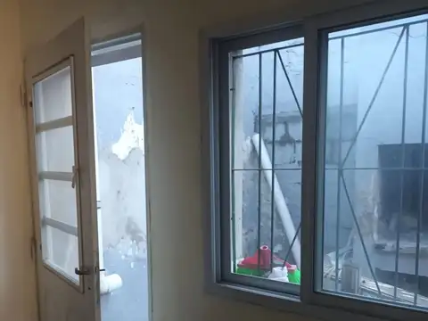 Casa 2 ambientes con 1 baño