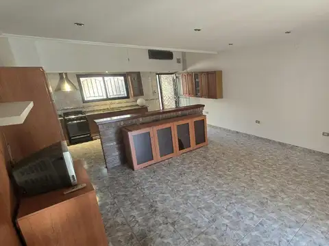 Casa 4 ambientes con 1 baño