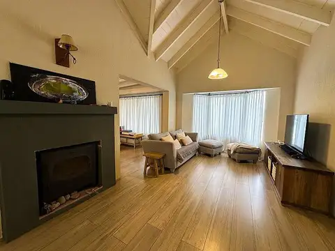 Casa 5 ambientes con 2 baños
