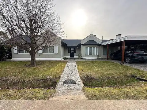 Casa de 4 dormitorios en Campos de Echeverría. Canning,Esteban Echeverría.