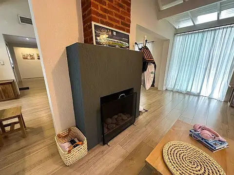 Casa de 4 dormitorios en Campos de Echeverría. Canning,Esteban Echeverría.