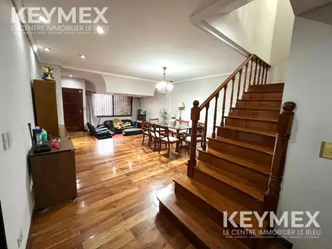 Casa en Venta con 3 cocheras