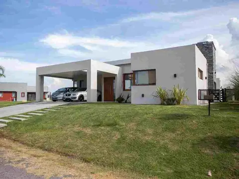 Casa 6 ambientes con 3 baños