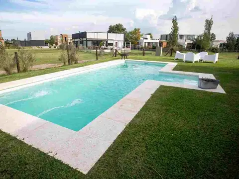 Casa en Venta con 4 cocheras