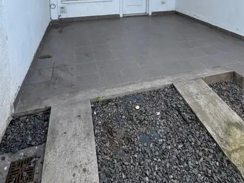 ALQUILER: DUPLEX 3 AMBIENTES - ENTRADA DE AUTO - LOMA HERMOSA