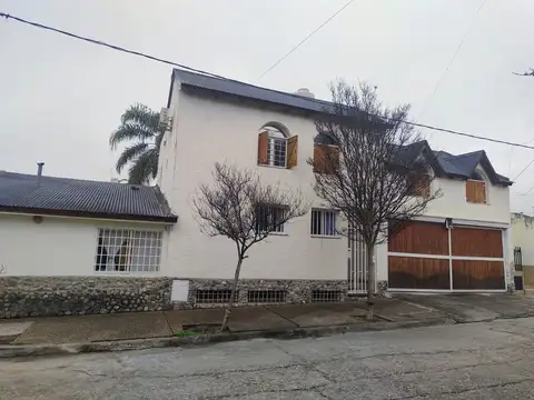 VENTA CASA  3 DORMITORIOS BARRIO PUEYRREDON