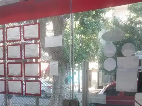 Local en el centro a metro de la estacion  Lanús Oeste