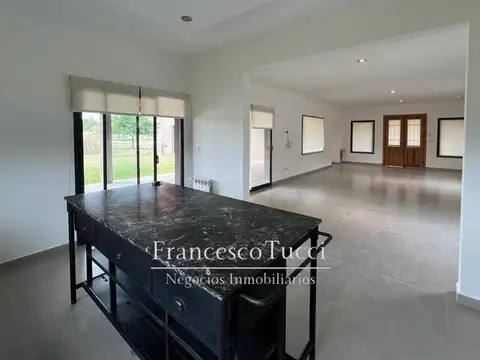 Casa 5 ambientes con 2 baños