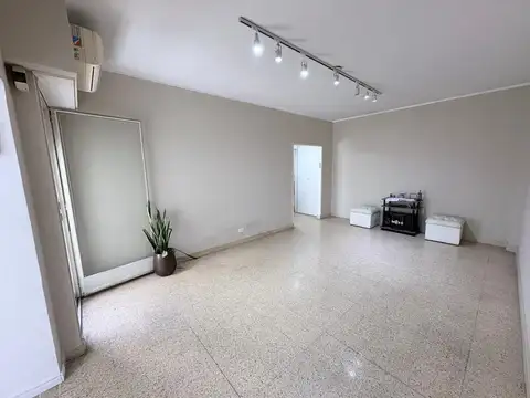 Impecable dpto 2 amb al contraf/ con balcon frances, bajas expensas. Apto credito. Excelente ubicacion: Velez Sarfield 2900, Lanus Oeste