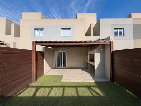 Depto Tipo Casa en Alquiler de 4 ambientes