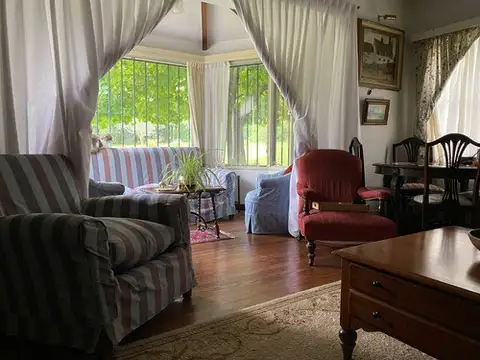 Casa 5 ambientes con 4 baños