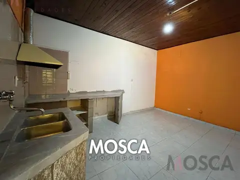 Casa 5 ambientes con 1 baño